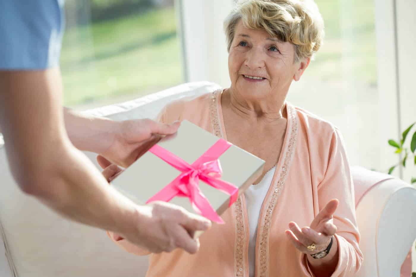 Gifts For Elderly in Nursing Home: 5 Superb Gifts for ...